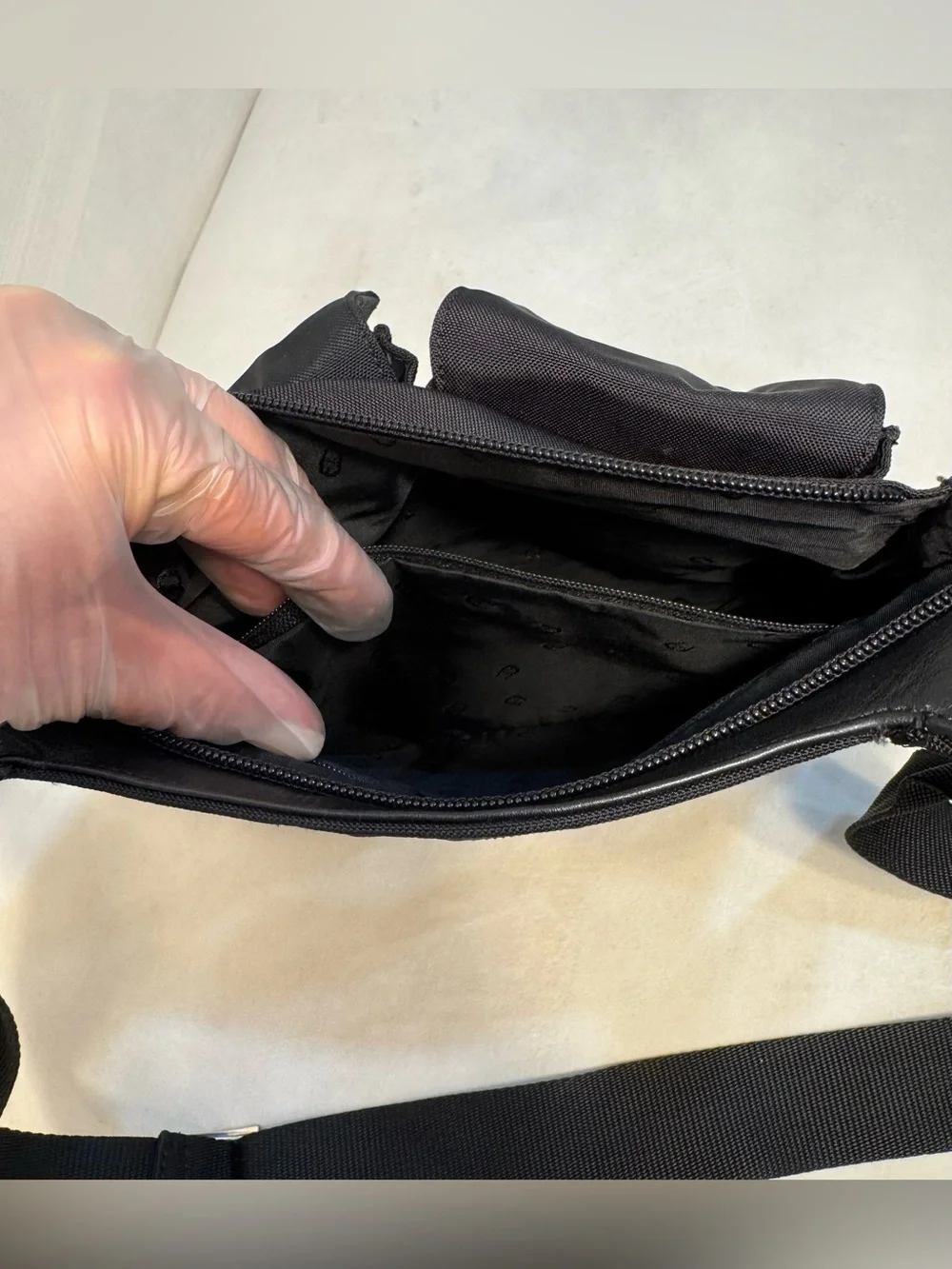 Aigner Black Men's Crossbody Organizer Shoulder Bag - Classic Everyday Style